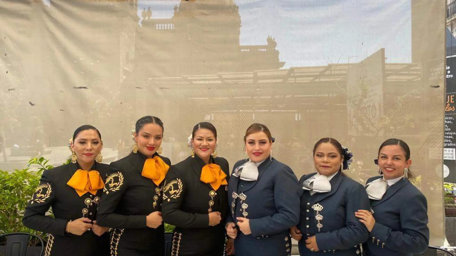 Mariachis femeniles